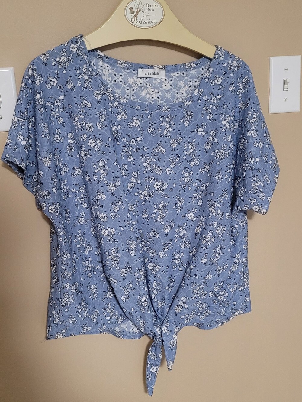 💚Free In Any Bundle Over $10 Floral Tie-Front Women’s Top